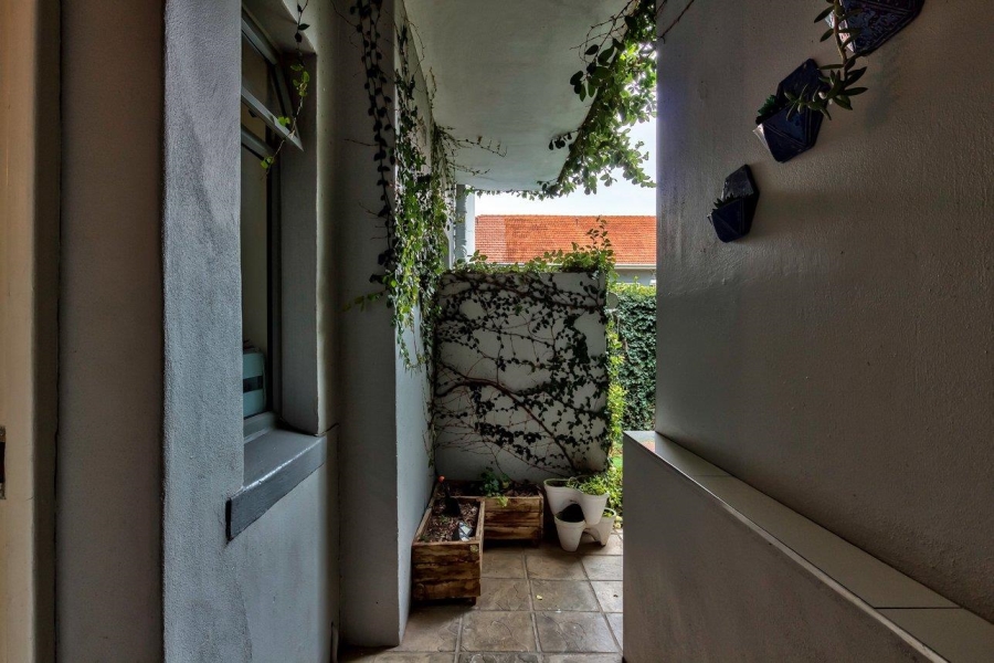 2 Bedroom Property for Sale in Vredehoek Western Cape